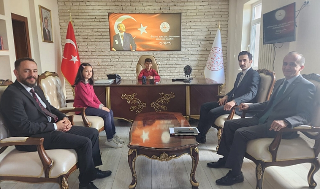 Öğrenciler Kaymakam Koltuğuna Oturdu
