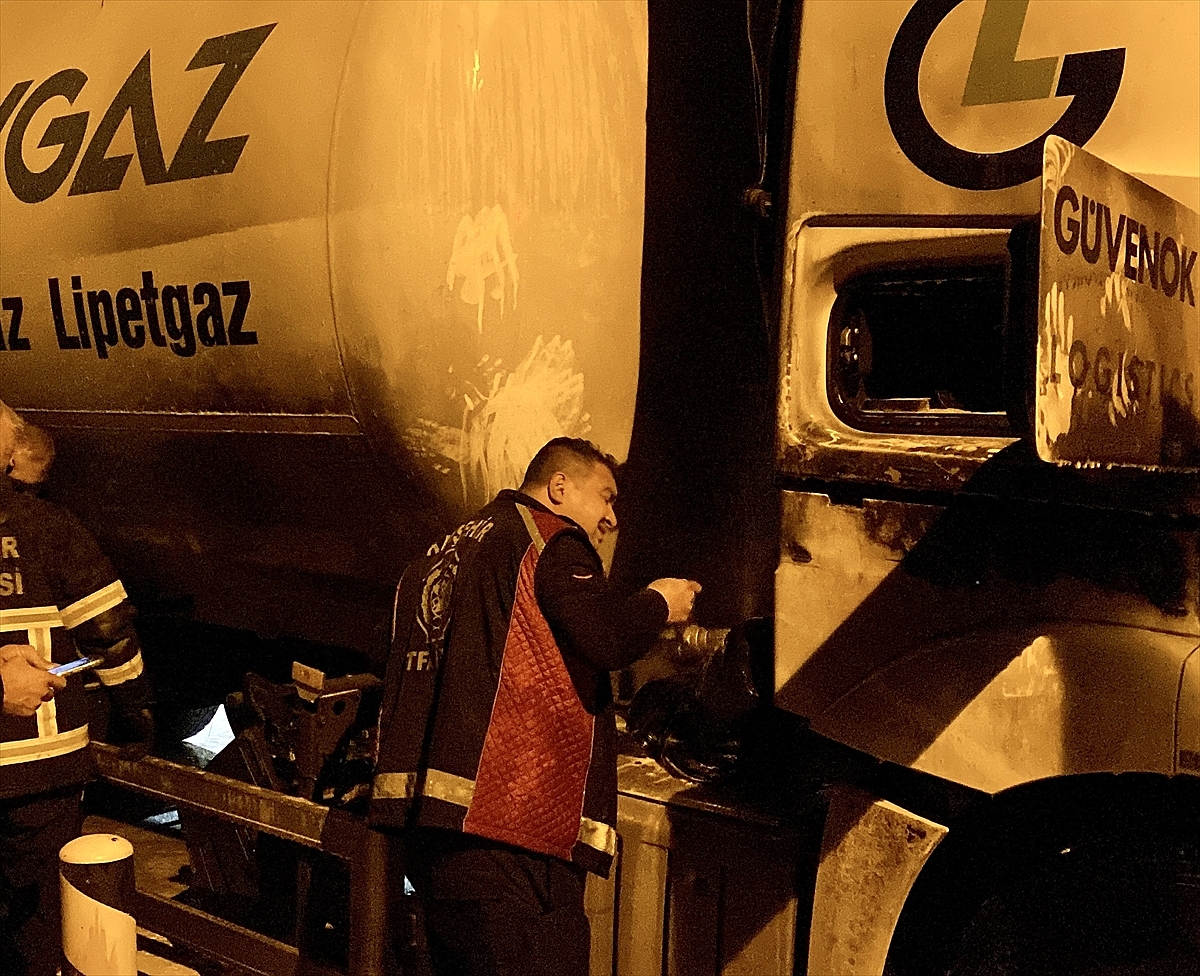 Oto gaz boşaltımı sırasında tankerde çıkan yangın söndürüldü