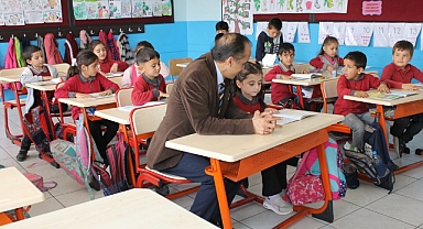 Proje Kapsamında Öğrencilere Kitap Hediye Edildi