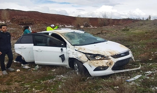 Şarampole devrilen otomobildeki 4 kişi yaralandı