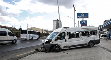 Servis minibüsünün devrilmesi sonucu 6 kişi yaralandı