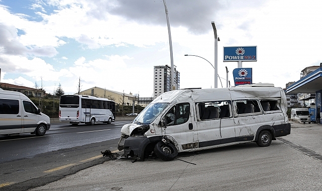 Servis minibüsünün devrilmesi sonucu 6 kişi yaralandı