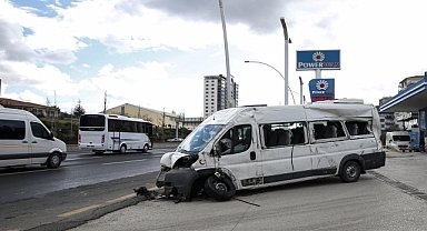 Servis minibüsünün devrilmesi sonucu 6 kişi yaralandı