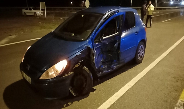 Sivas'ta iki otomobilin çarpıştığı kazada 3 kişi yaralandı