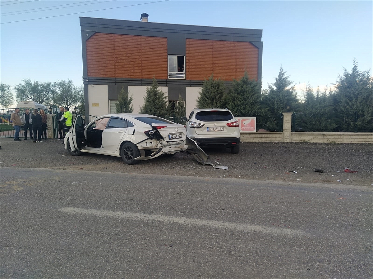 Trafik kazasında 3 kişi yaralandı
