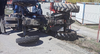 Üç aracın karıştığı trafik kazasında 4 kişi yaralandı