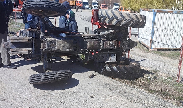Üç aracın karıştığı trafik kazasında 4 kişi yaralandı