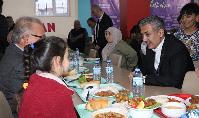 Vali Akkoyun Afetzede Vatandaşlarımızın Sofrasına Misafir Oldu.
