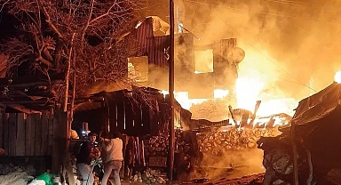 Yangında üç ev kullanılamaz hale geldi