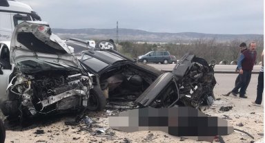 2 otomobilin çarpışması sonucu 1 kişi öldü, 3 kişi yaralandı