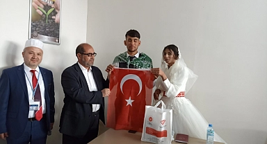 Depremzede çift müftülüğün desteğiyle Karaman'da dünya evine girdi