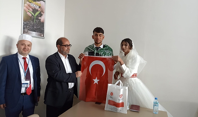 Depremzede çift müftülüğün desteğiyle Karaman'da dünya evine girdi