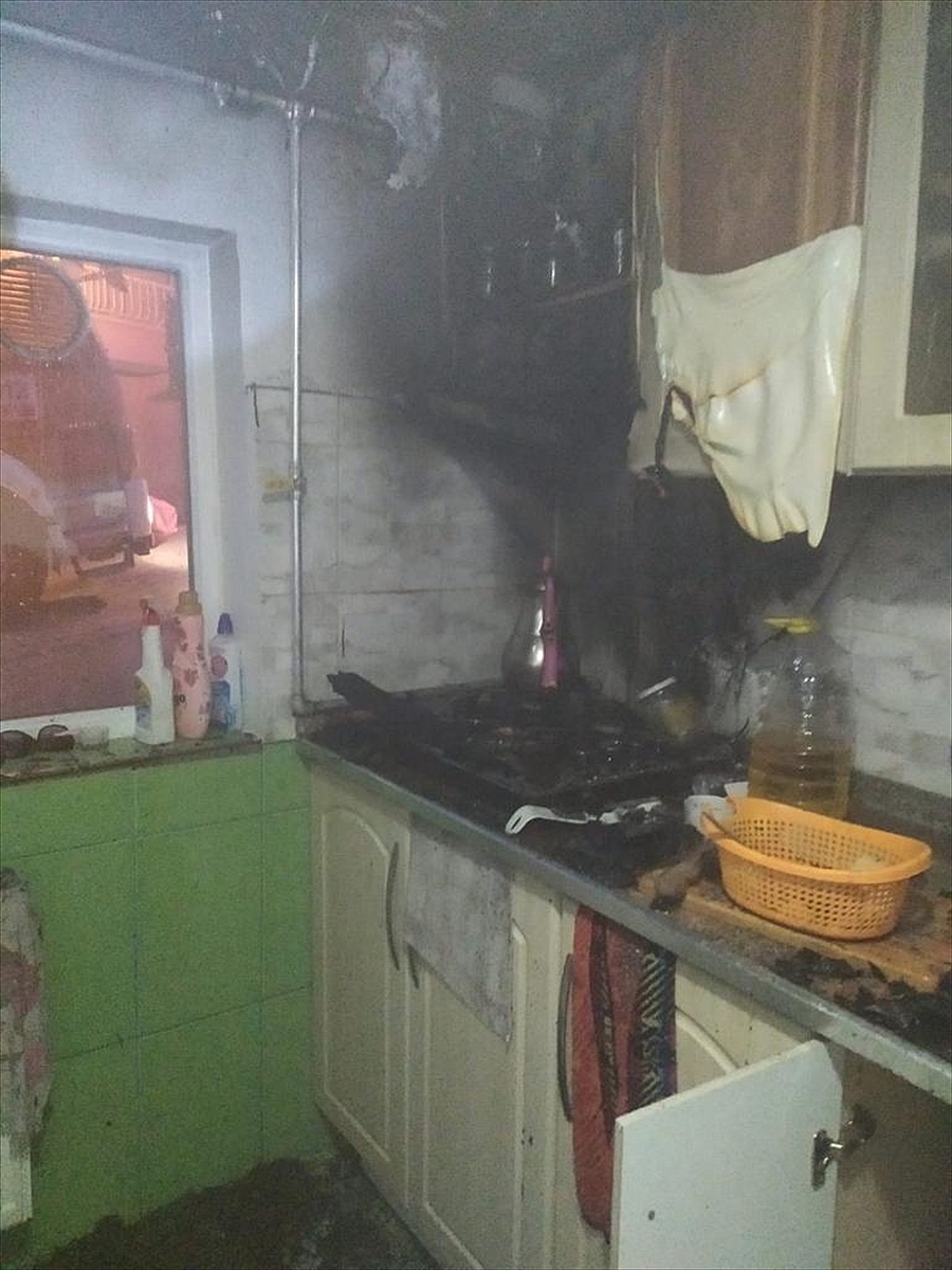 Evde çıkan yangında 1 kişi dumandan etkilendi
