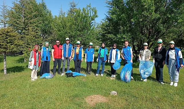 Gençler Önce Eğlendi Sonra Çevre Temizliği Yaptı