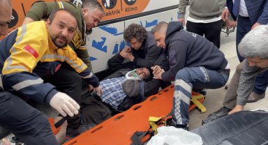 Halk otobüsünün çarptığı yaya yaralandı