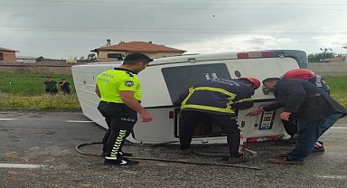 İki minibüsün çarpıştığı kazada 8 kişi yaralandı