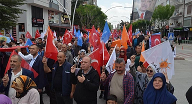 Karaman'da AK Parti Teşkilatı yürüyüş düzenledi
