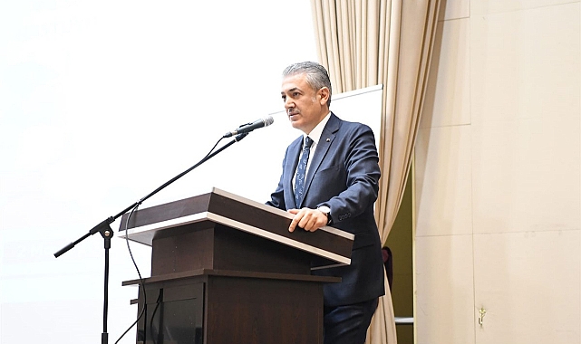 Karaman'da 'Elma Paneli' Gerçekleştirildi  VALİ AKKOYUN; "İLİMİZDE EKİM 2022- 26 NİSAN 2023 TARİHLERİ ARASINDA YAKLAŞIK 60 BİN TON ELMA İHRACATI GERÇEKLEŞTİRİLDİ"