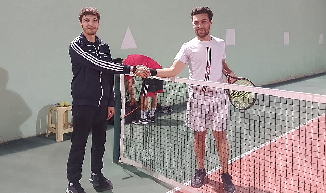 Karaman'da Gençlik Haftası Tenis Müsabakaları Yapıldı