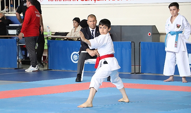 Karaman’da Karate Grup Müsabakaları Başladı