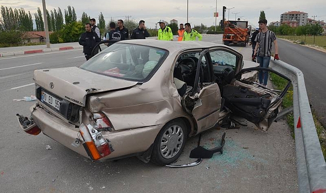 Karaman'da otomobil ile hafif ticari araç çarpıştı: 7 yaralı