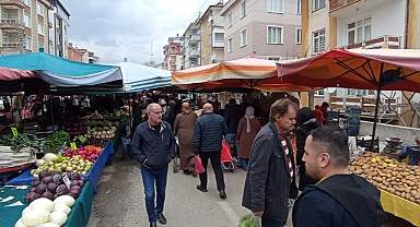 Karaman'da semt pazarında fiyatlar