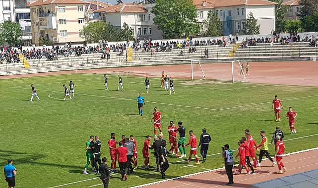 Karaman FK, sahasında Of Spor'u 3-1 yendi