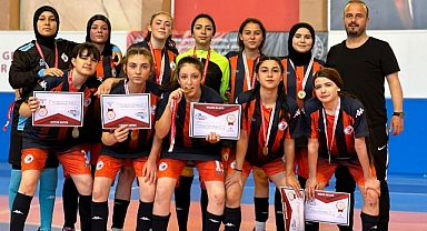 Karaman Hakkı Teke Spor Lisesi Kadın Futsal Takımı Yarı Finalde!