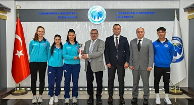 KMÜ Badminton Takımından Büyük Başarı