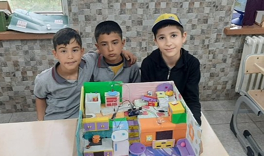 Öğrenciler Eğlenerek Teknolojiyi Öğreniyorlar