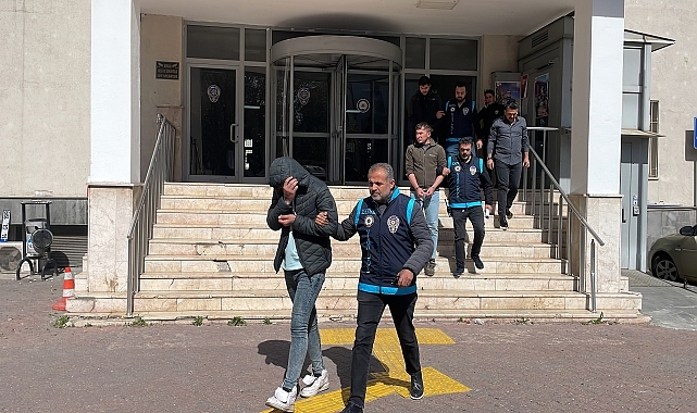 Oyun konsolu satma bahanesiyle vatandaşları dolandıran 3 şüpheli yakalandı