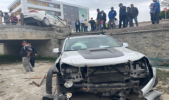 Pikap ile otomobilin çarpışması sonucu 4 kişi yaralandı