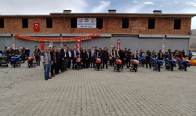Sarıveliler ilçesinde makina dağıtımı yapıldı