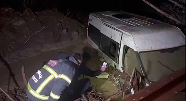 Sele kapılan minibüsteki 6 işçi kurtarıldı