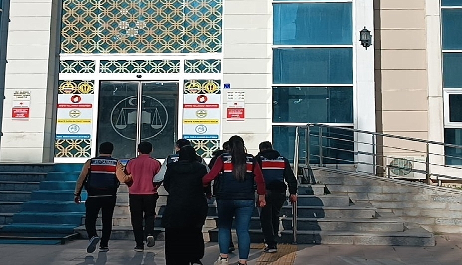 Terör örgütü DEAŞ'a yönelik operasyonda yakalanan 3 şüpheli tutuklandı