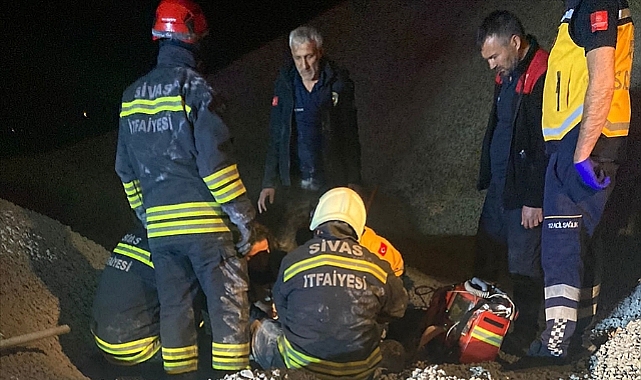 Tırın kasasından boşalan çakılların altında kalan işçi öldü