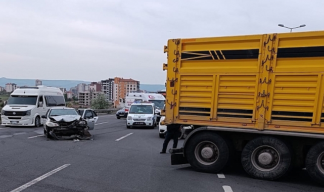 Tırla çarpışan otomobildeki 10 kişi yaralandı