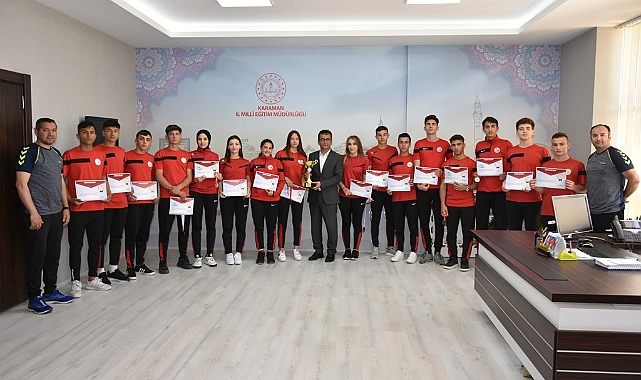 Türkiye Şampiyonu Takımdan İl Müdürü Çalışkan'a Ziyaret