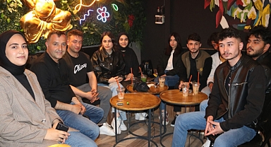 Ünüvar'ın kahve davetini gençler karşılıksız bırakmadı