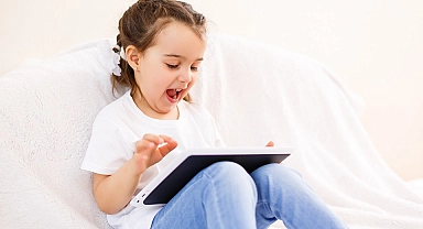 Uzun süre televizyon, tablet, bilgisayara maruz kalan çocuklarda obezite riski artırıyor
