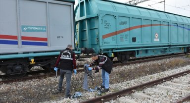 Vagonun üzerinde elektrik akımına kapılan çocuk ağır yaralandı
