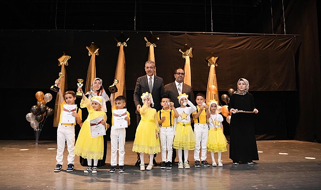Vali Akkoyun, minik kursiyerlerin mezuniyet heyecanına ortak oldu
