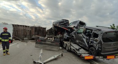 Afyonkarahisar-Konya yolu, meydana gelen kaza nedeniyle ulaşıma kapandı