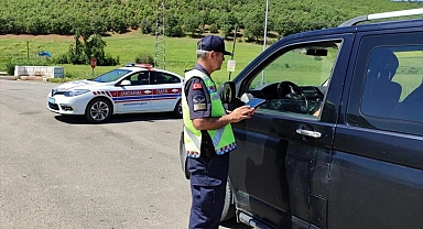 Bayram tatilinde uzun yola çıkmadan önce lastiklerin bakım ve kontrollerine dikkat