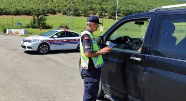 Bayram tatilinde uzun yola çıkmadan önce lastiklerin bakım ve kontrollerine dikkat