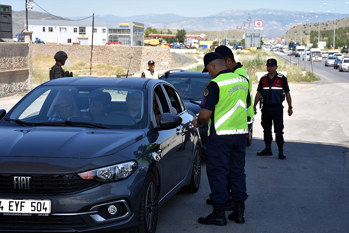 Bayram tatilinde yol güvenliği 30 bin 529 personelle sağlanacak