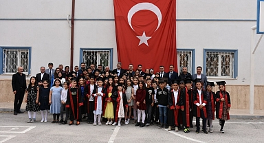 Cumhuriyet Nihat Arslan İlkokulunda Mezuniyet Coşkusu Yaşandı