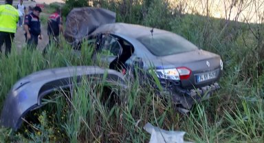 Devrilen otomobilin sürücüsü yaralandı