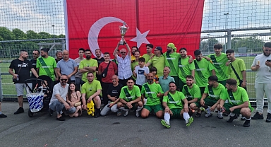 Hollanda Karamanlılar Federasyonu Futbol Turnuvası Şampiyonu Bardasspor