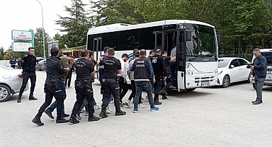 Karaman'da Şafak Operasyonunda Gözaltına Alınan 10 Kişiden 8'i Tutuklandı